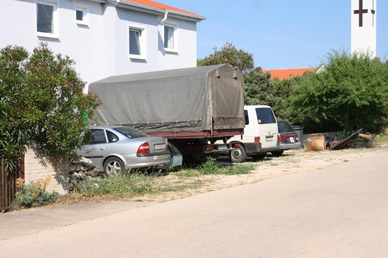 Apartments With A Parking Space Mandre, Pag - 6405 Kolan Exterior photo