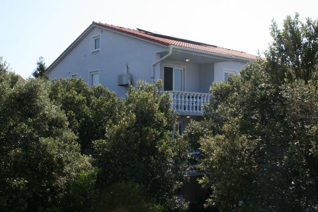 Apartments With A Parking Space Mandre, Pag - 6405 Kolan Exterior photo