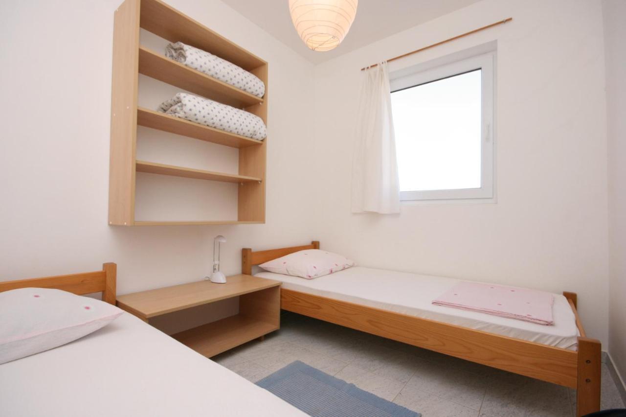 Apartments With A Parking Space Mandre, Pag - 6405 Kolan Exterior photo