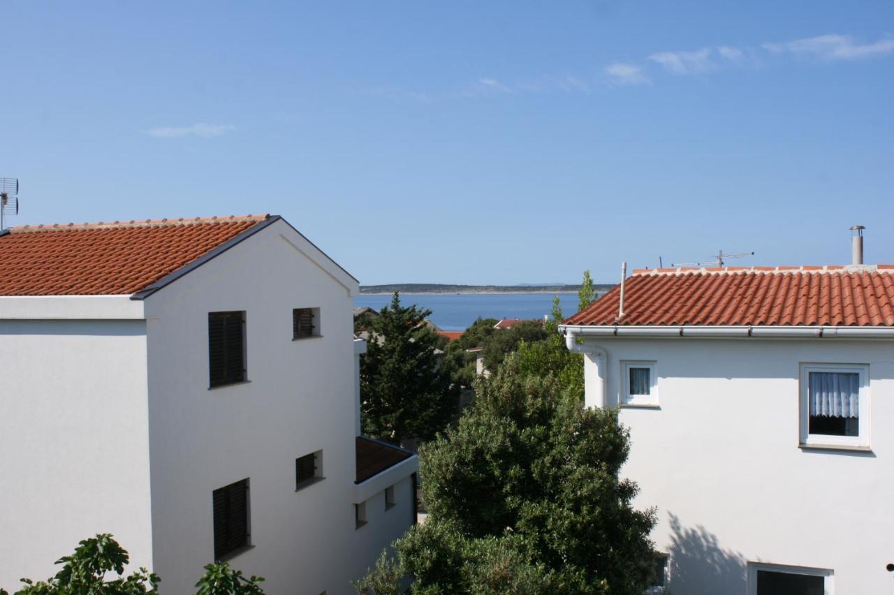 Apartments With A Parking Space Mandre, Pag - 6405 Kolan Exterior photo