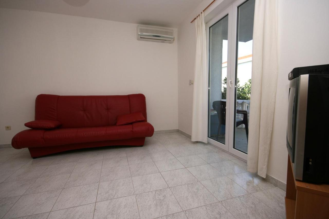Apartments With A Parking Space Mandre, Pag - 6405 Kolan Exterior photo