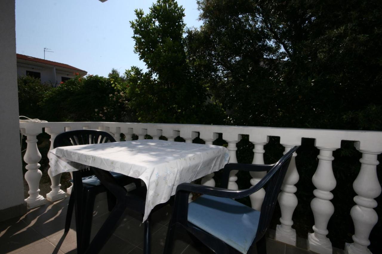 Apartments With A Parking Space Mandre, Pag - 6405 Kolan Exterior photo