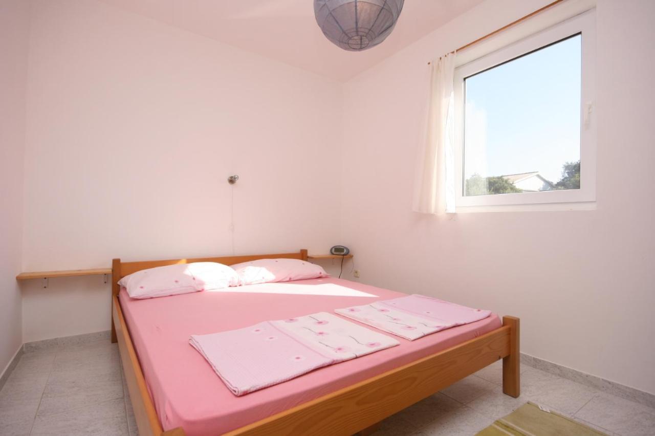 Apartments With A Parking Space Mandre, Pag - 6405 Kolan Exterior photo