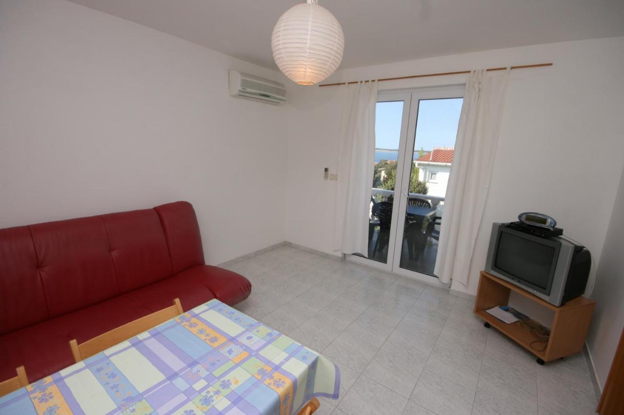 Apartments With A Parking Space Mandre, Pag - 6405 Kolan Exterior photo