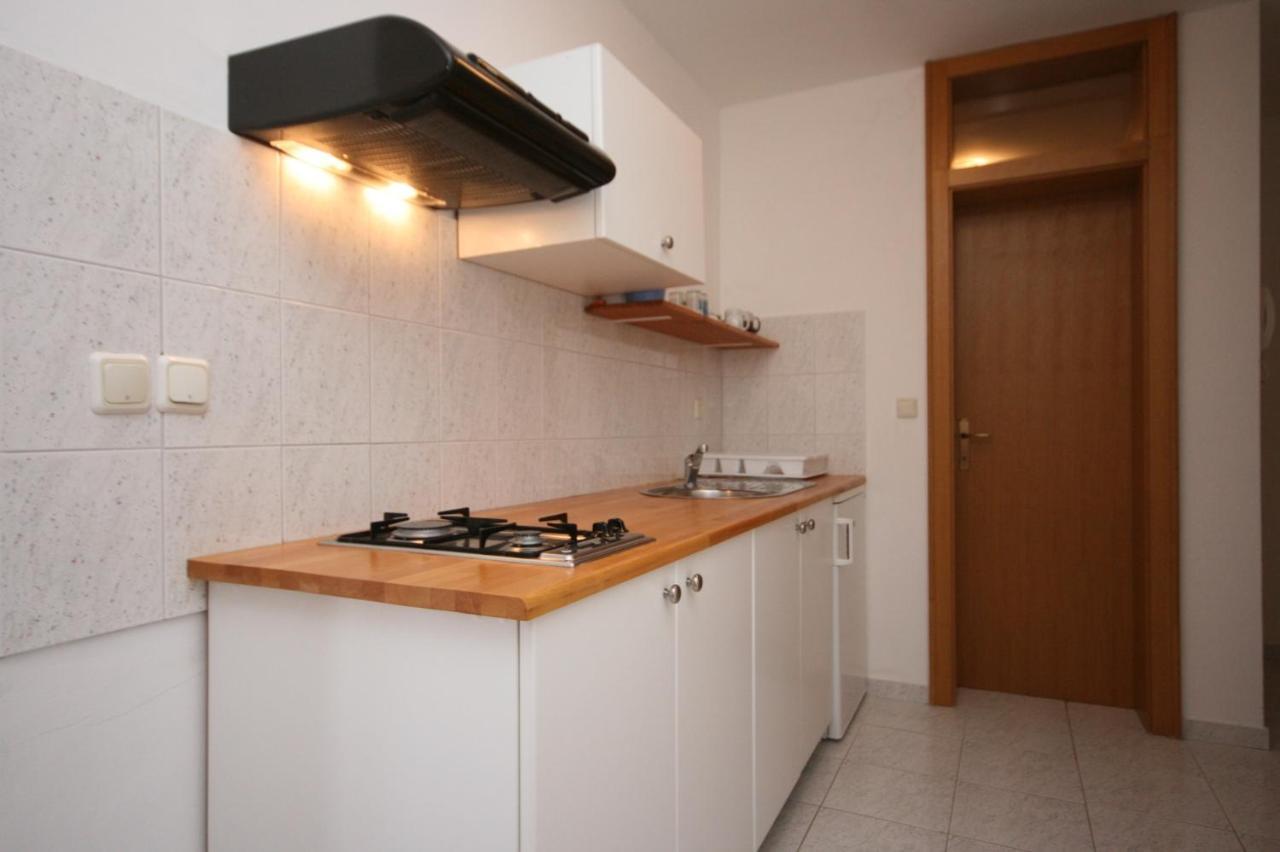 Apartments With A Parking Space Mandre, Pag - 6405 Kolan Exterior photo