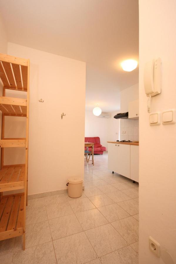 Apartments With A Parking Space Mandre, Pag - 6405 Kolan Exterior photo