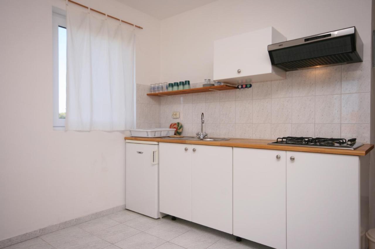 Apartments With A Parking Space Mandre, Pag - 6405 Kolan Exterior photo
