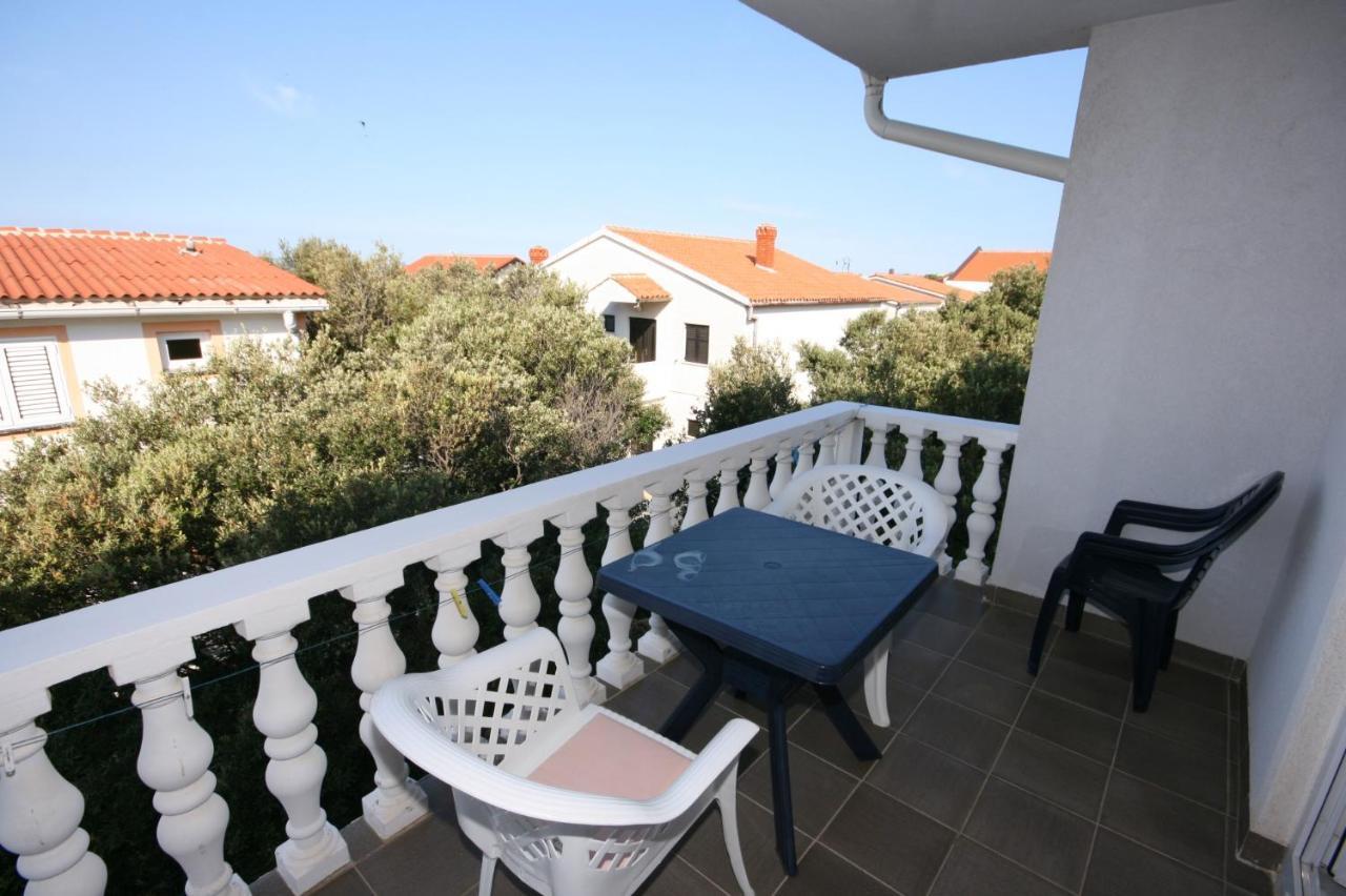 Apartments With A Parking Space Mandre, Pag - 6405 Kolan Exterior photo