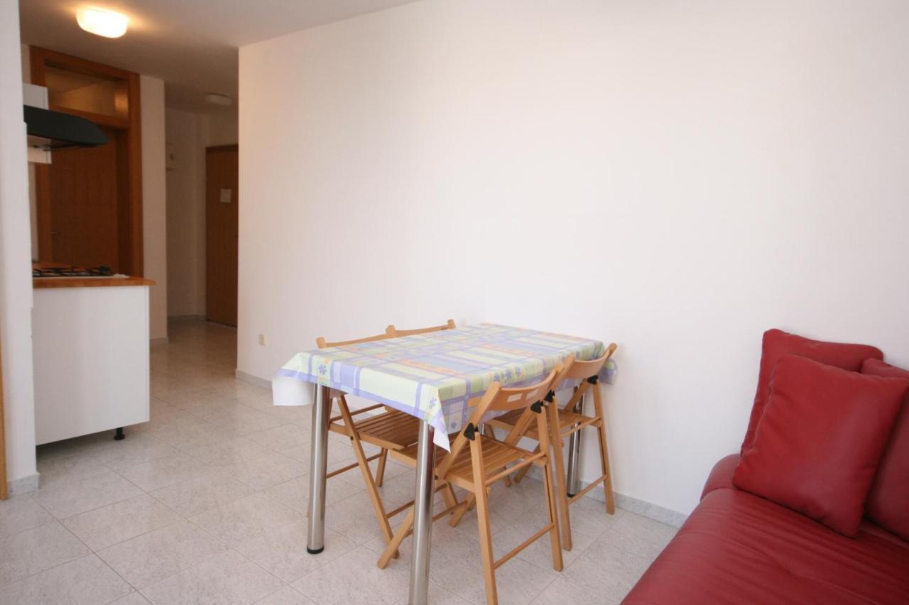 Apartments With A Parking Space Mandre, Pag - 6405 Kolan Exterior photo