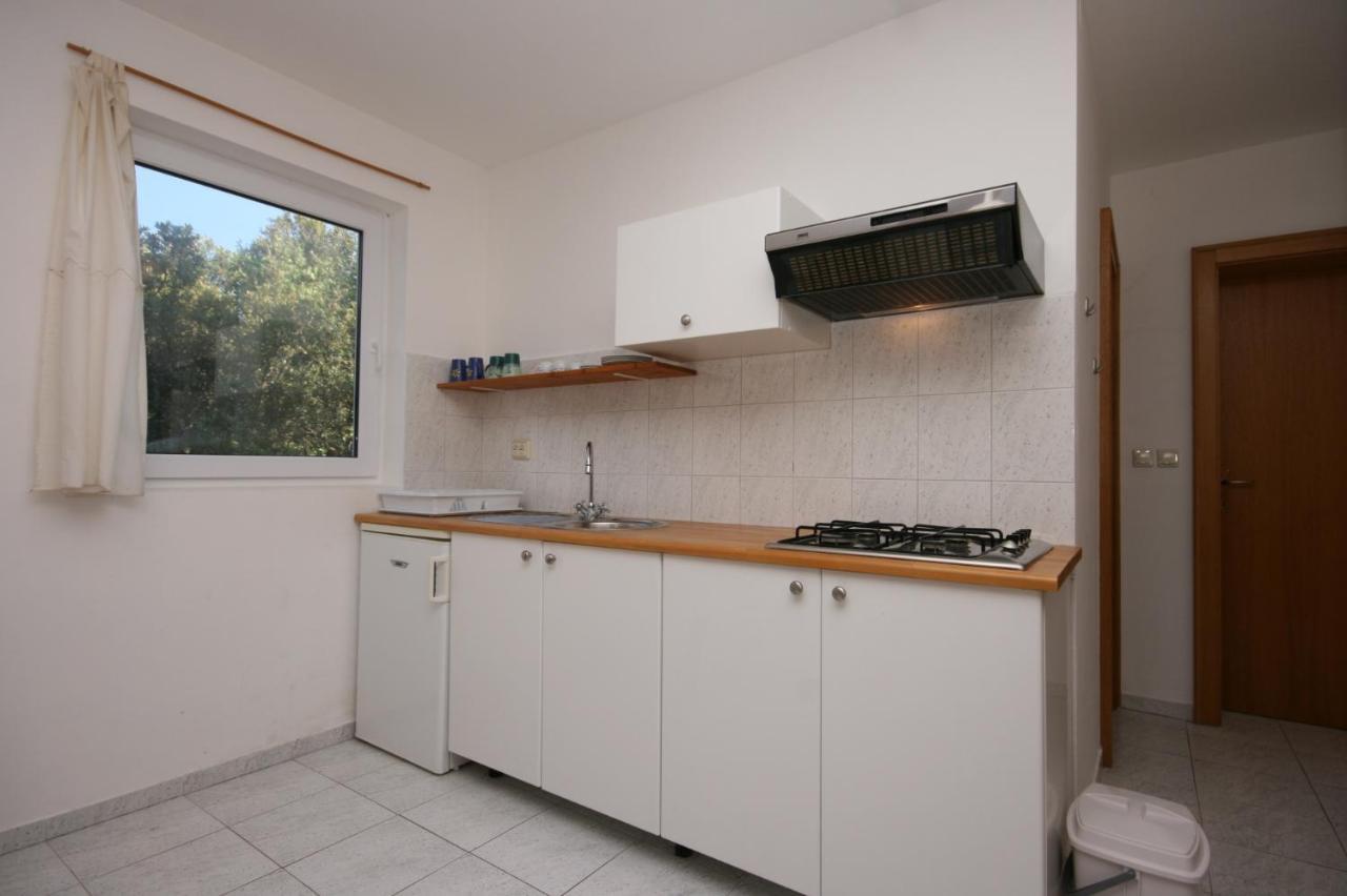 Apartments With A Parking Space Mandre, Pag - 6405 Kolan Exterior photo