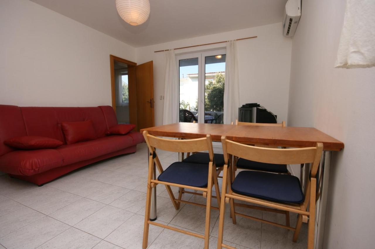 Apartments With A Parking Space Mandre, Pag - 6405 Kolan Exterior photo