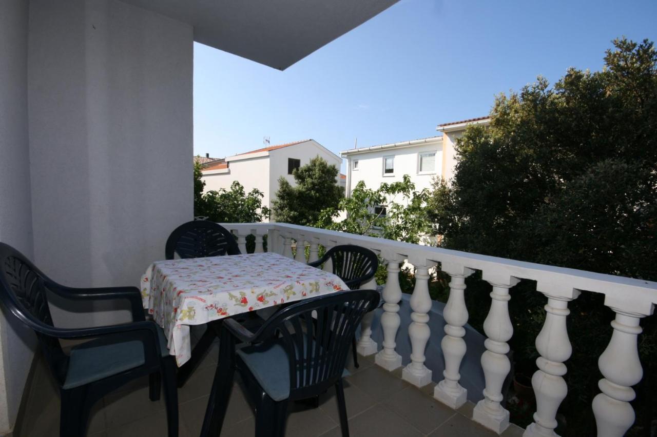 Apartments With A Parking Space Mandre, Pag - 6405 Kolan Exterior photo
