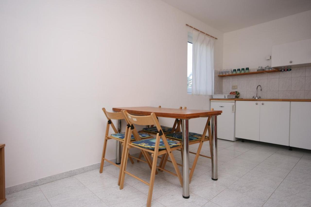 Apartments With A Parking Space Mandre, Pag - 6405 Kolan Exterior photo