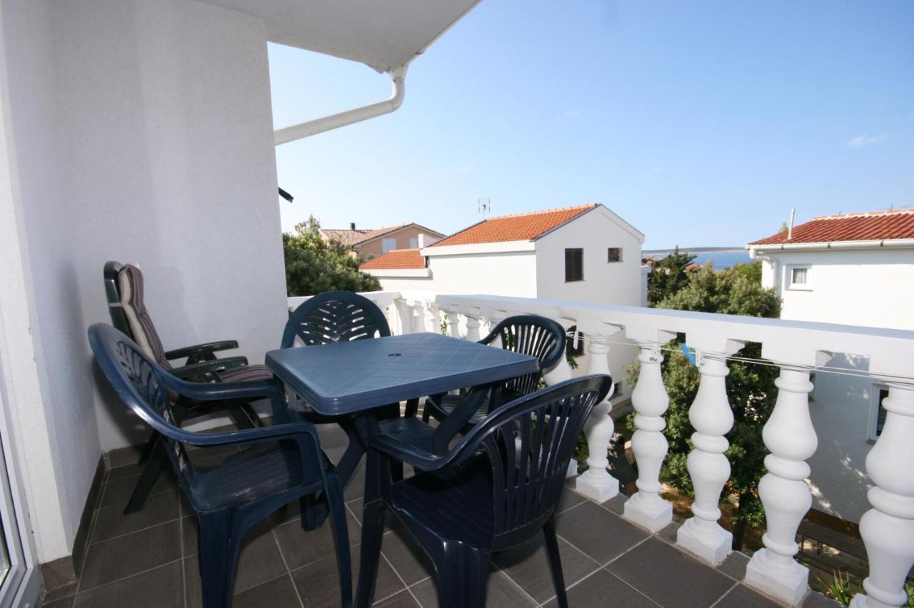 Apartments With A Parking Space Mandre, Pag - 6405 Kolan Exterior photo