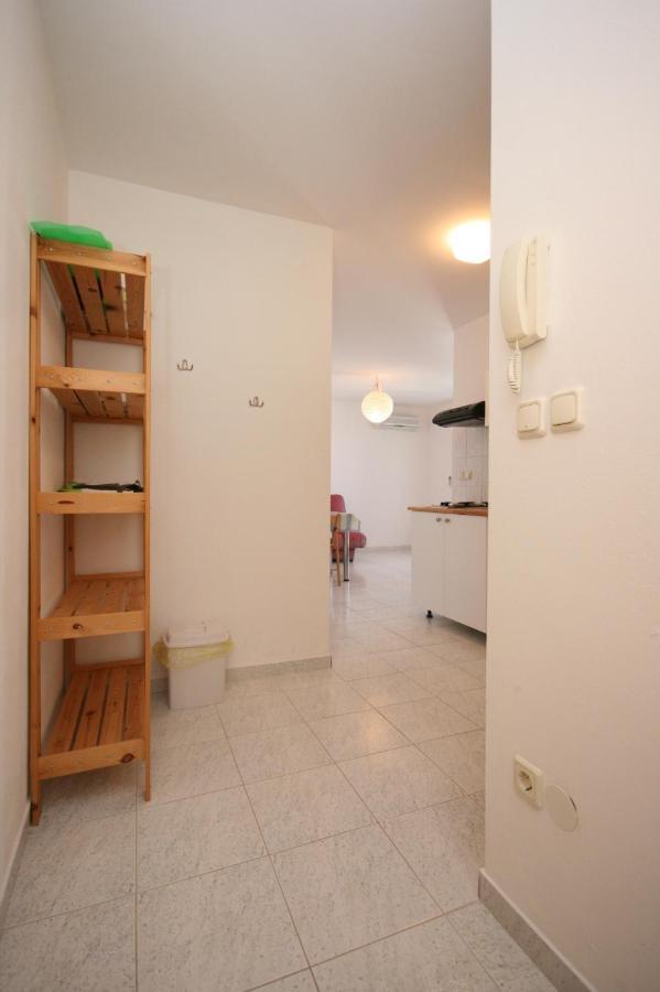 Apartments With A Parking Space Mandre, Pag - 6405 Kolan Exterior photo