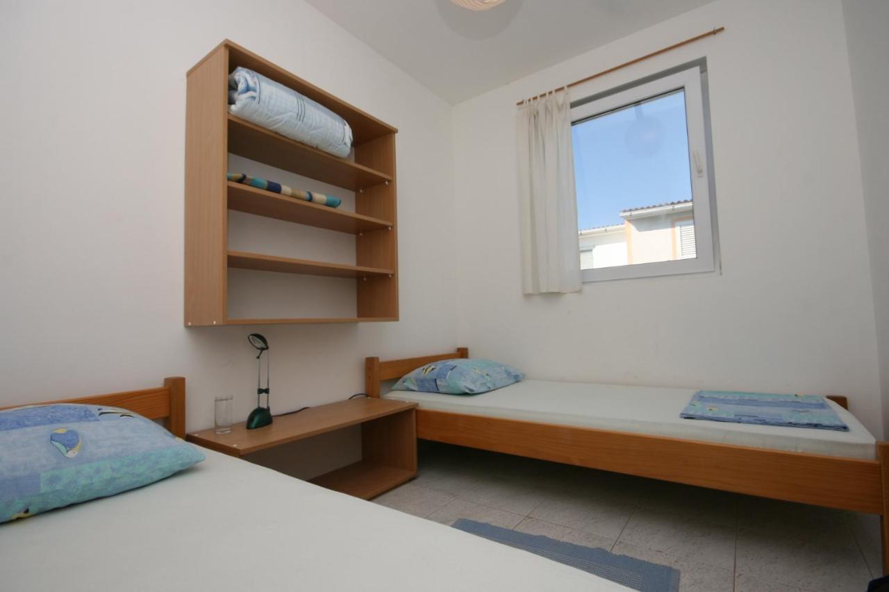 Apartments With A Parking Space Mandre, Pag - 6405 Kolan Exterior photo