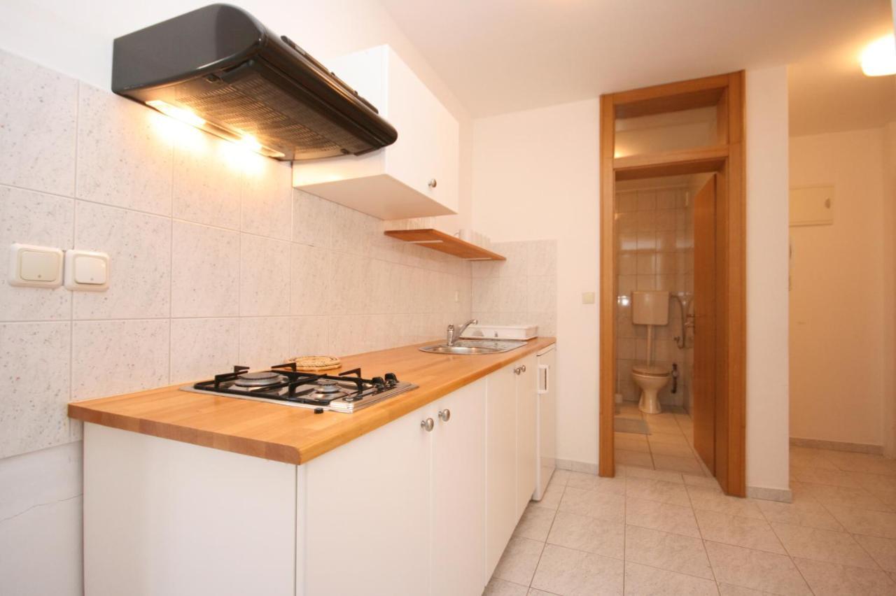 Apartments With A Parking Space Mandre, Pag - 6405 Kolan Exterior photo