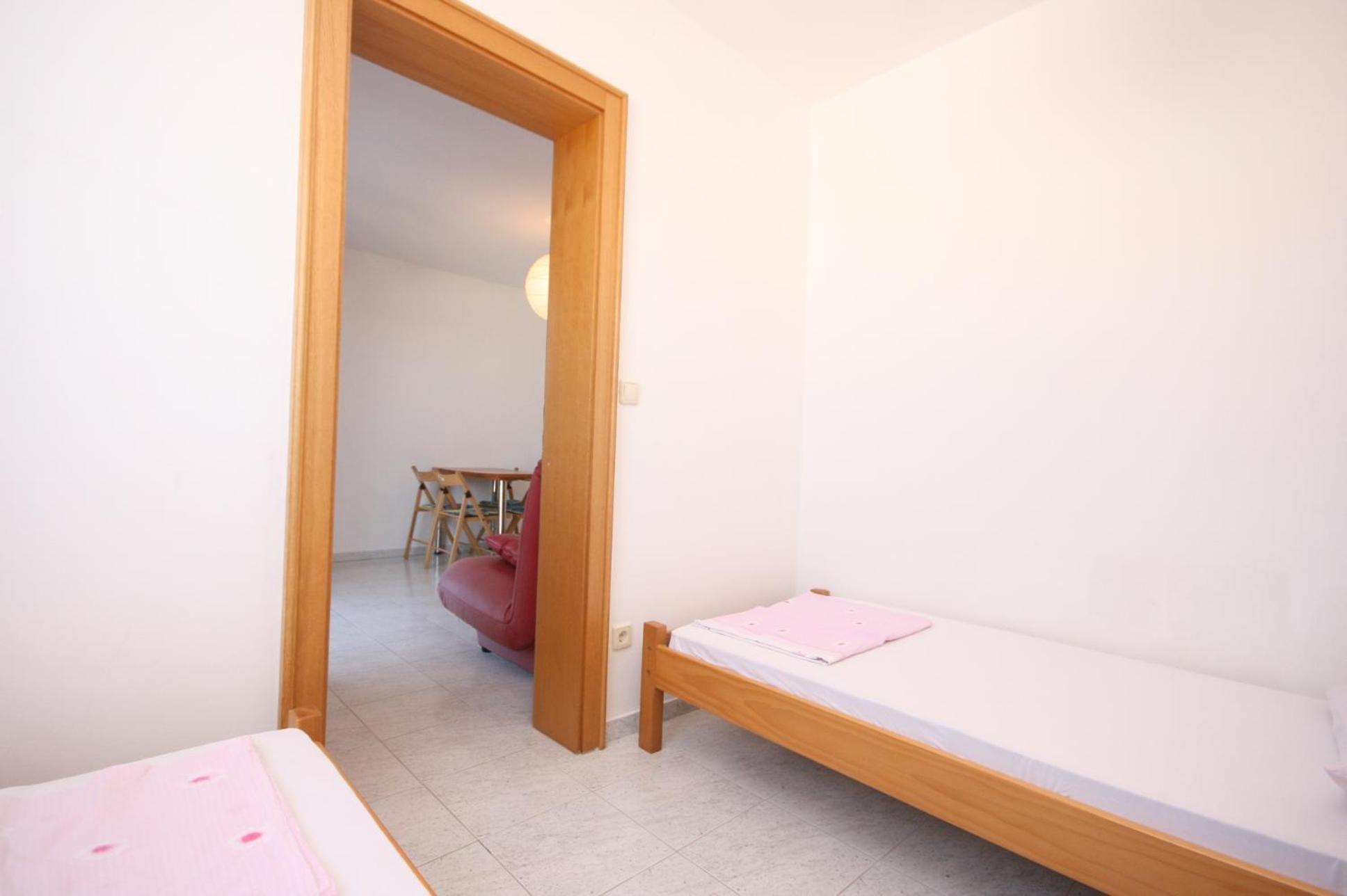 Apartments With A Parking Space Mandre, Pag - 6405 Kolan Room photo