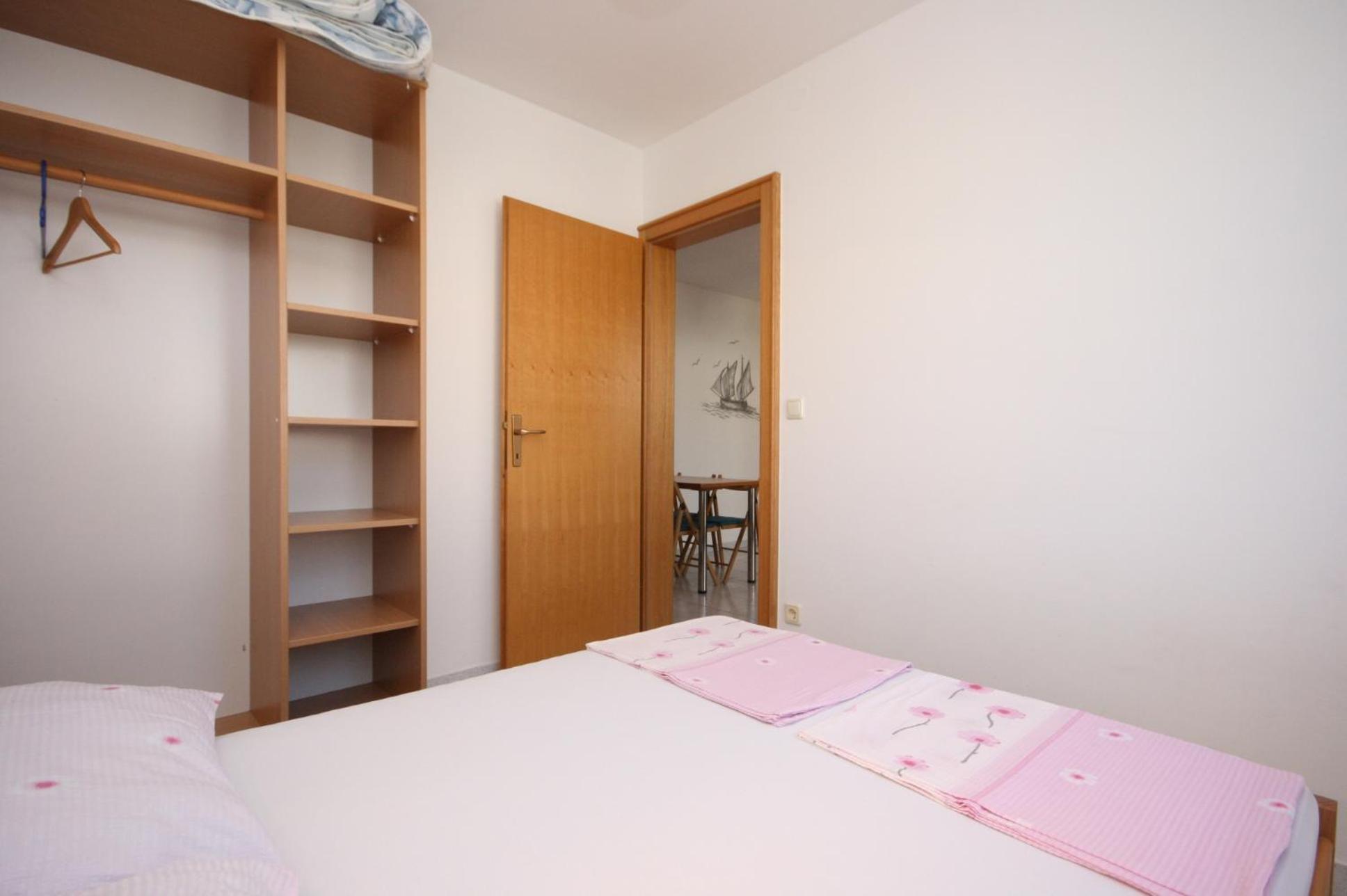 Apartments With A Parking Space Mandre, Pag - 6405 Kolan Room photo