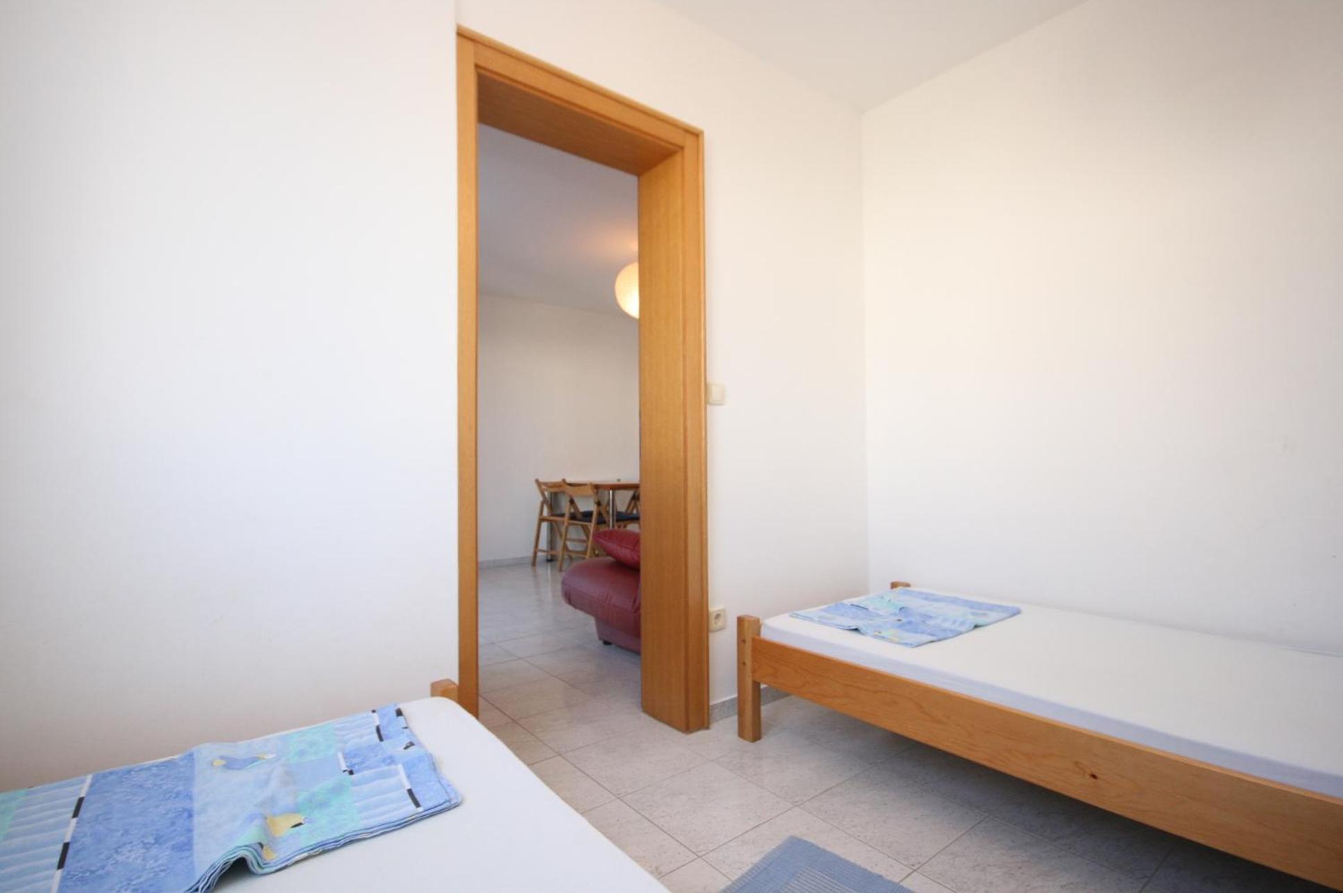 Apartments With A Parking Space Mandre, Pag - 6405 Kolan Room photo